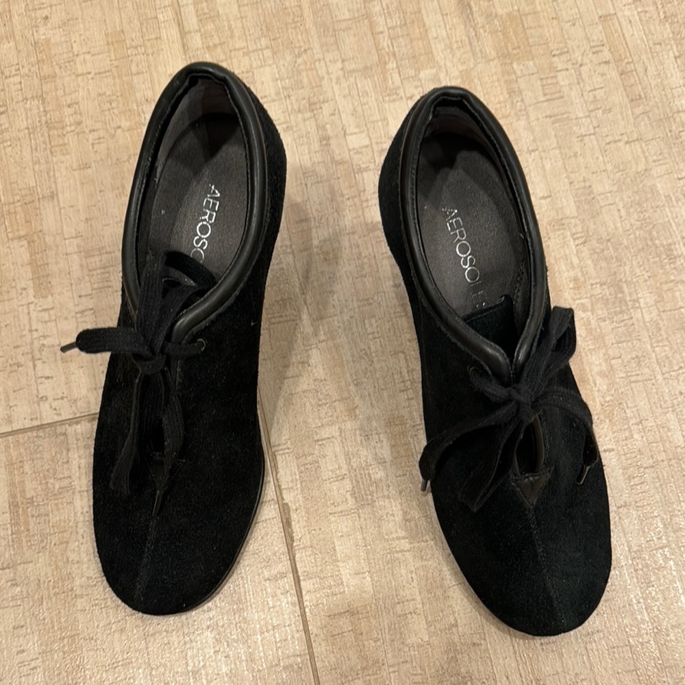 Beautiful Aerosoles size 6.5 M with heels
